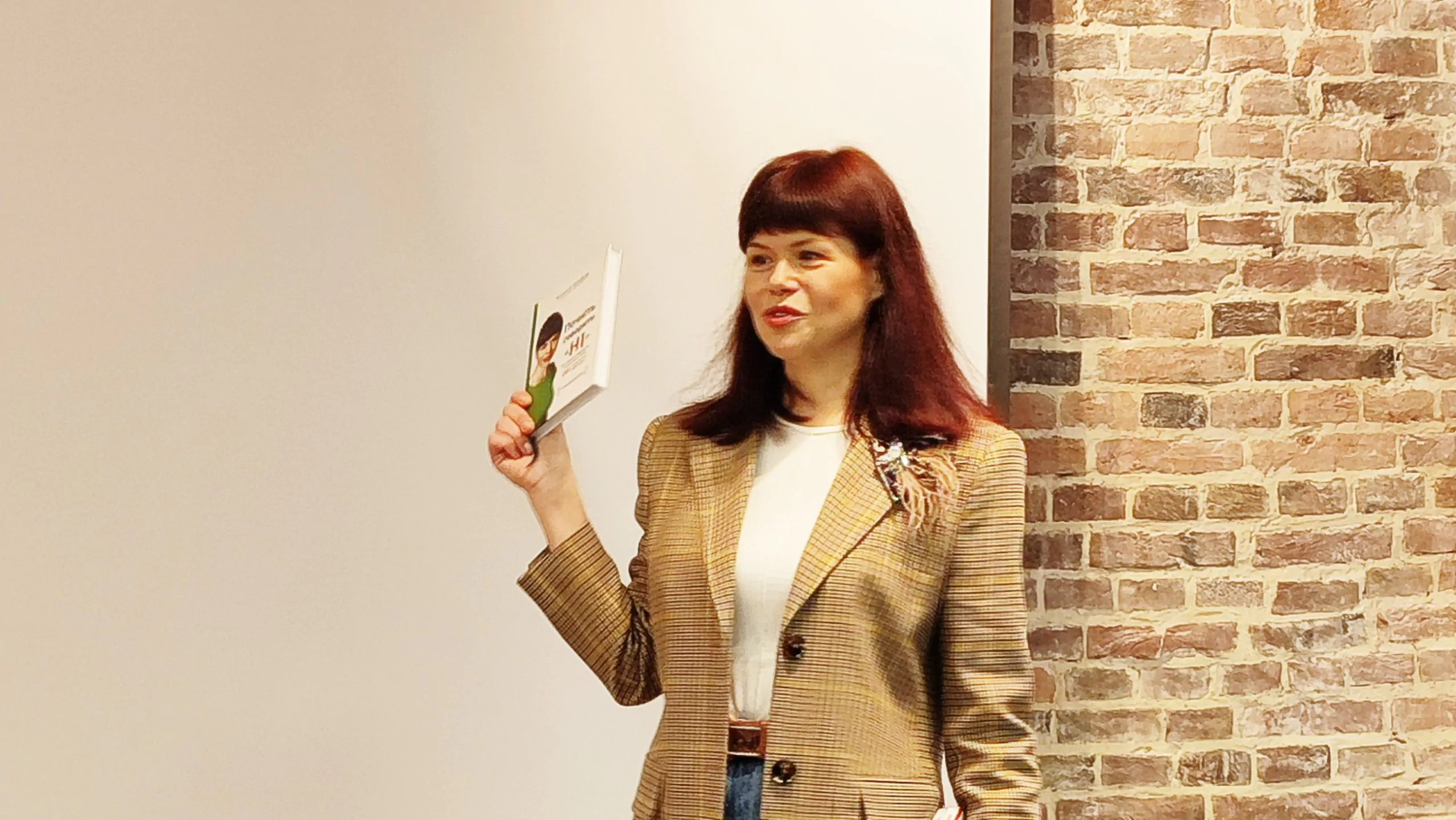 “Натхнення не існує, є дедлайн”: формула письменниці, яка заробила 11 мільйонів на своїх книгах